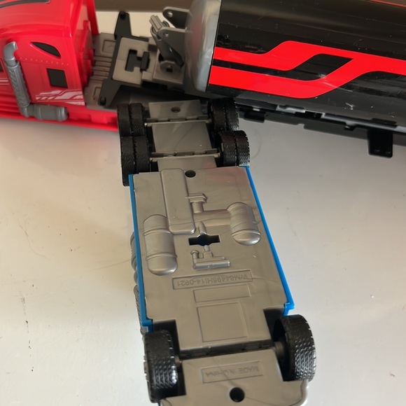 Truck toys 2 semi trucks with tank great shape fun to play use ur imagination - Picture 4 of 8